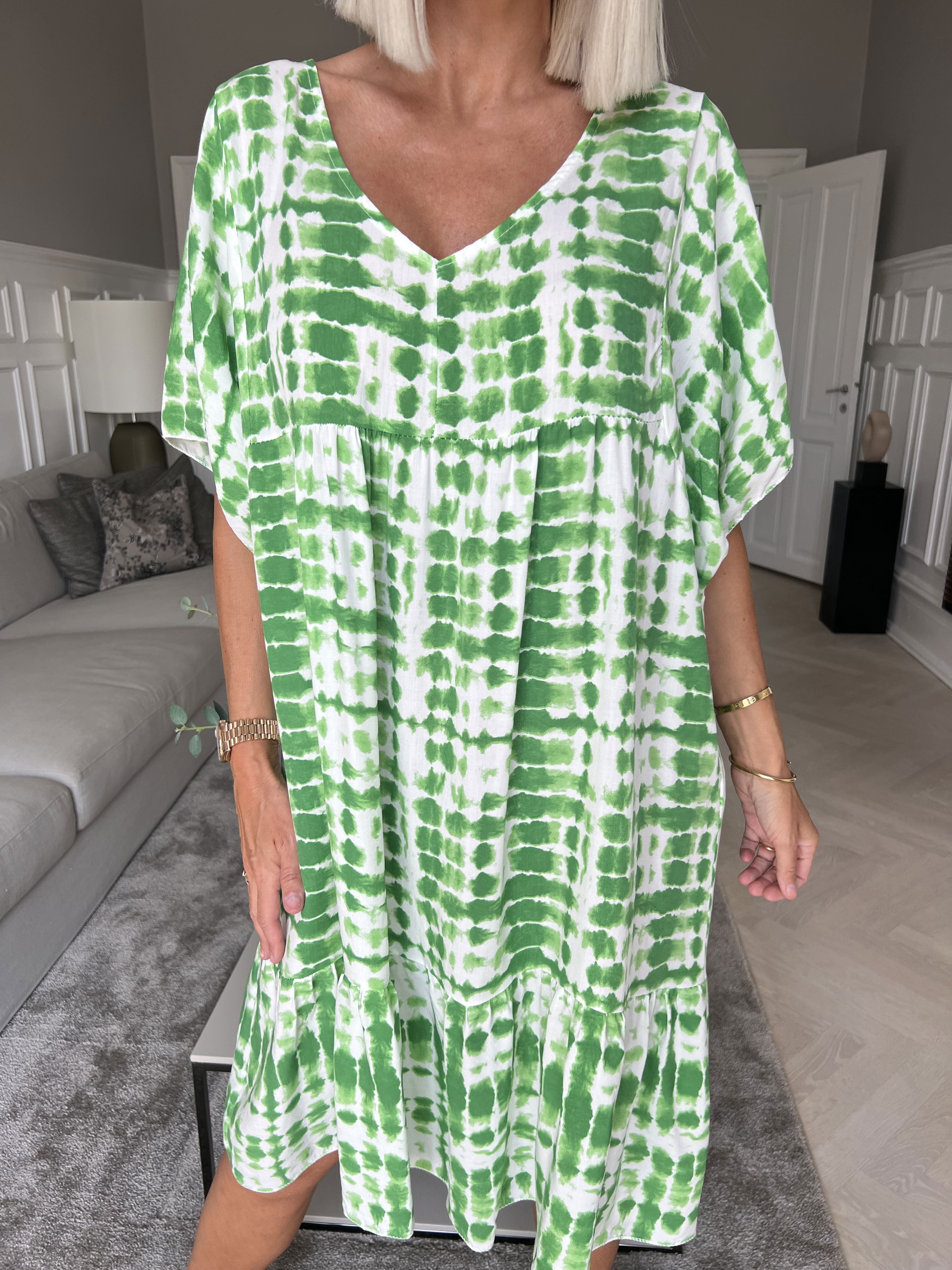 Amanza - Sød tunikakjole i viskose med batikmønster